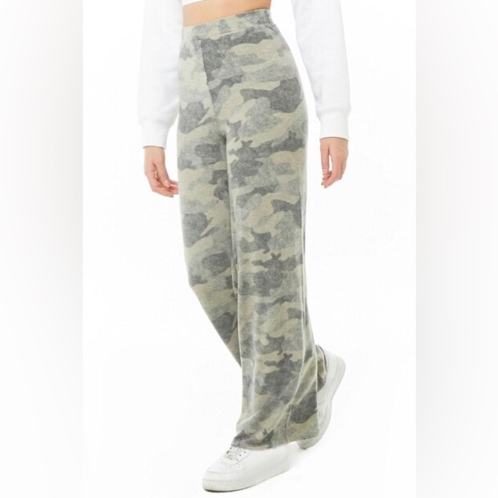 Faded wide leg camo pants